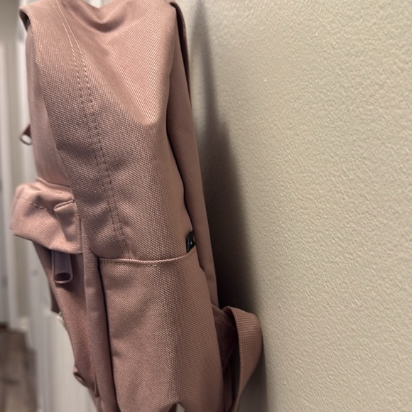 Herschel Supply Co Backpack Mid Volume Adult or Kids Pink Rose Adjustable Straps - Picture 2 of 9